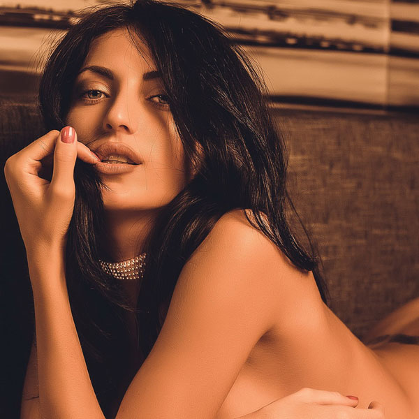 Сексуальная красотка проходит порно кастинг в модельное агентство